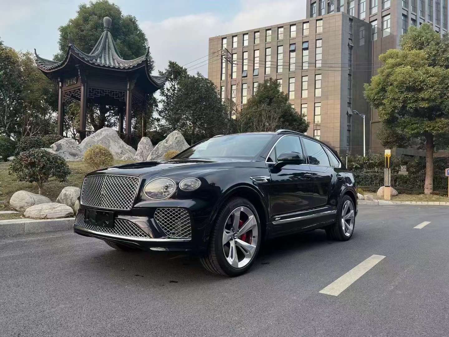 葉隆現(xiàn)車丨添越V6深寶石藍棕 4座現(xiàn)車限時特價